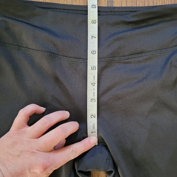 Lularoe Simply Comfortable Black Blue Floral Cropped Activewear Leggings Size S - Picture 6 of 9